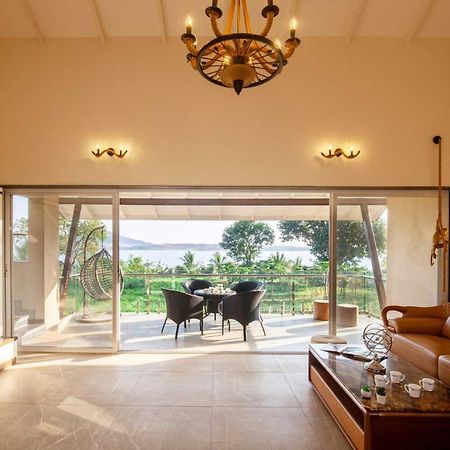 Luna Villa By Stayvista - Lakeside Charm With Terrace, Lush Lawn & Modern Decor Nashik Zewnętrze zdjęcie
