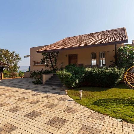 Luna Villa By Stayvista - Lakeside Charm With Terrace, Lush Lawn & Modern Decor Nashik Zewnętrze zdjęcie