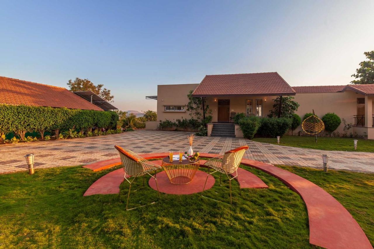 Luna Villa By Stayvista - Lakeside Charm With Terrace, Lush Lawn & Modern Decor Nashik Zewnętrze zdjęcie