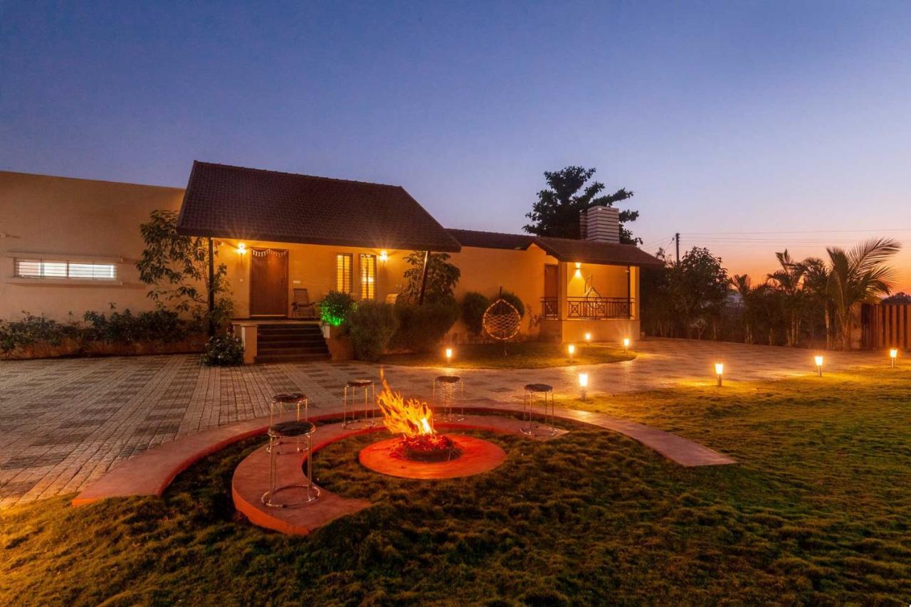 Luna Villa By Stayvista - Lakeside Charm With Terrace, Lush Lawn & Modern Decor Nashik Zewnętrze zdjęcie