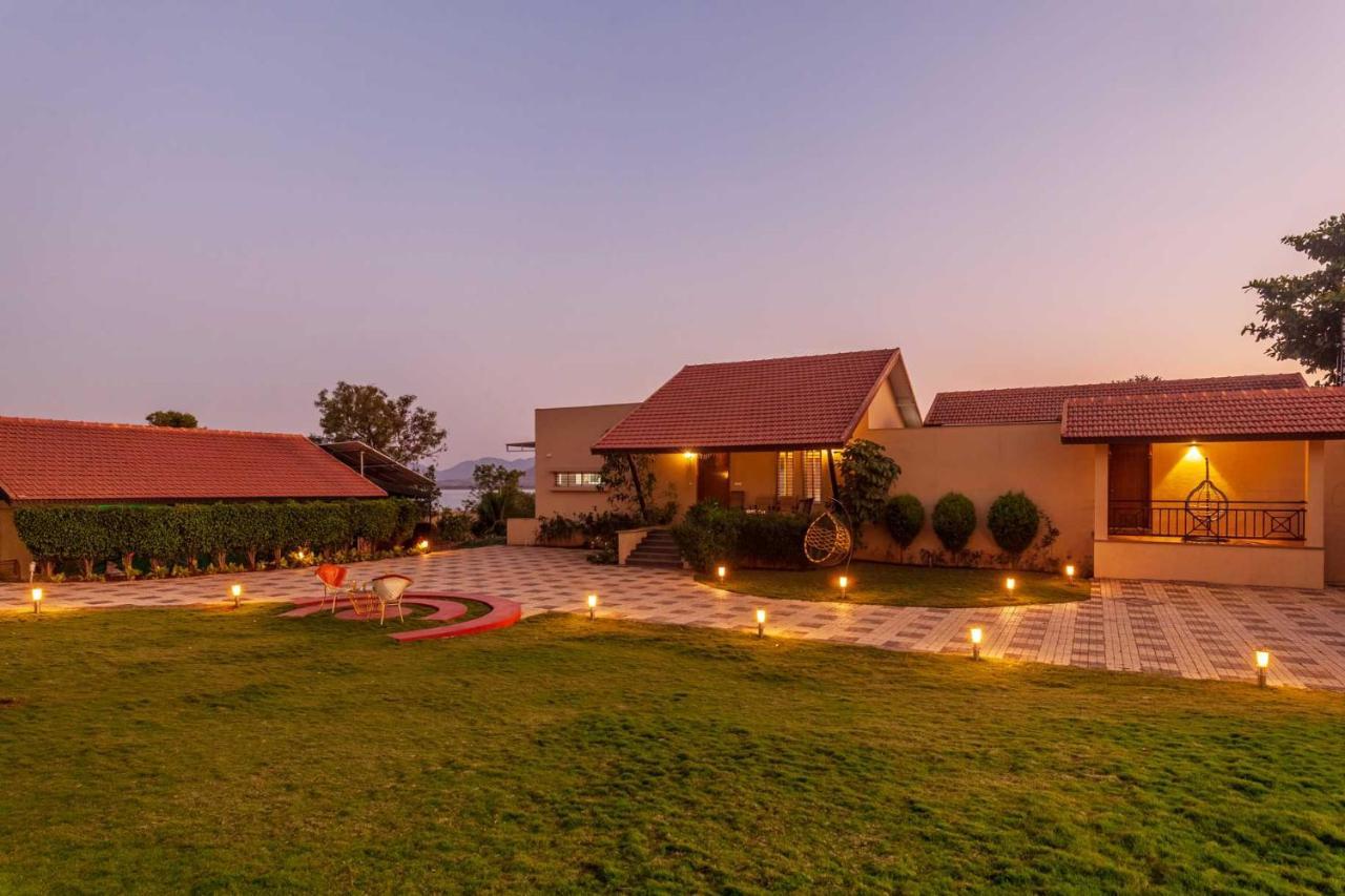 Luna Villa By Stayvista - Lakeside Charm With Terrace, Lush Lawn & Modern Decor Nashik Zewnętrze zdjęcie