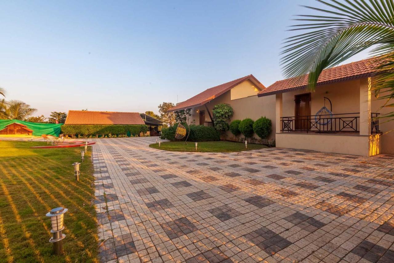 Luna Villa By Stayvista - Lakeside Charm With Terrace, Lush Lawn & Modern Decor Nashik Zewnętrze zdjęcie