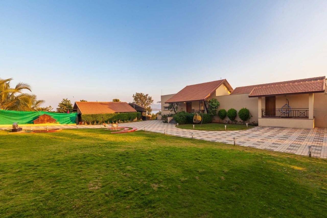Luna Villa By Stayvista - Lakeside Charm With Terrace, Lush Lawn & Modern Decor Nashik Zewnętrze zdjęcie