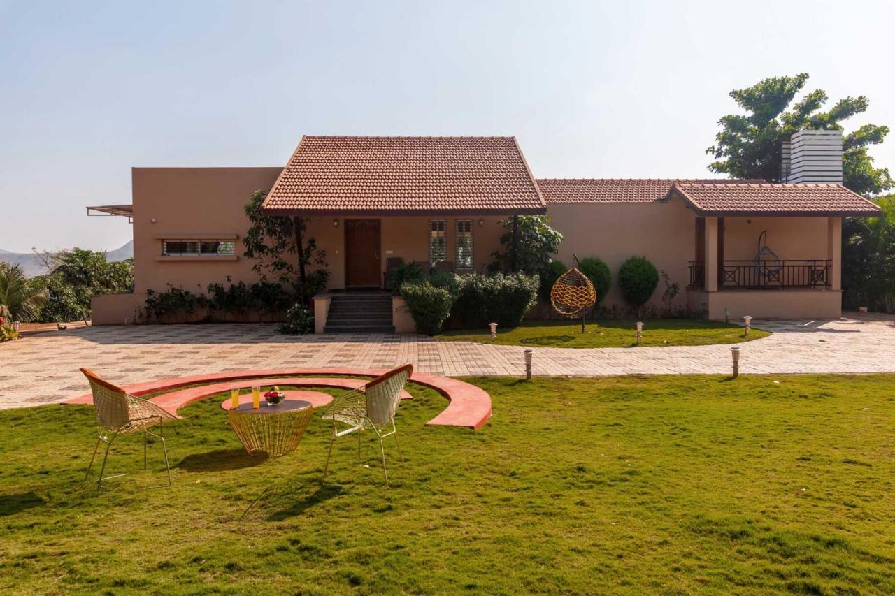 Luna Villa By Stayvista - Lakeside Charm With Terrace, Lush Lawn & Modern Decor Nashik Zewnętrze zdjęcie