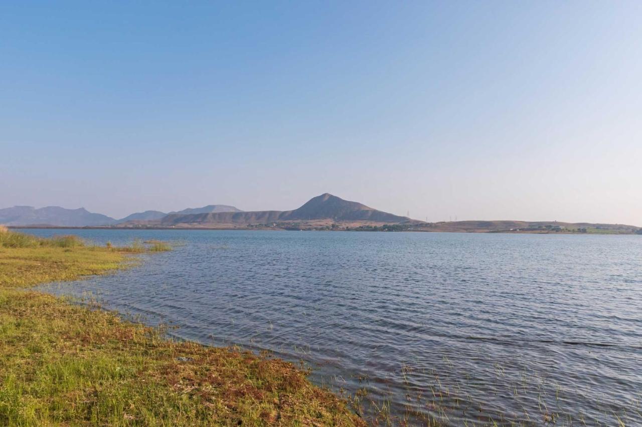 Luna Villa By Stayvista - Lakeside Charm With Terrace, Lush Lawn & Modern Decor Nashik Zewnętrze zdjęcie