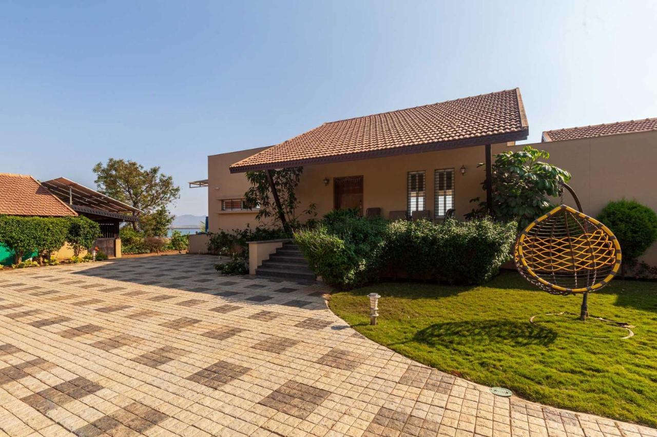 Luna Villa By Stayvista - Lakeside Charm With Terrace, Lush Lawn & Modern Decor Nashik Zewnętrze zdjęcie