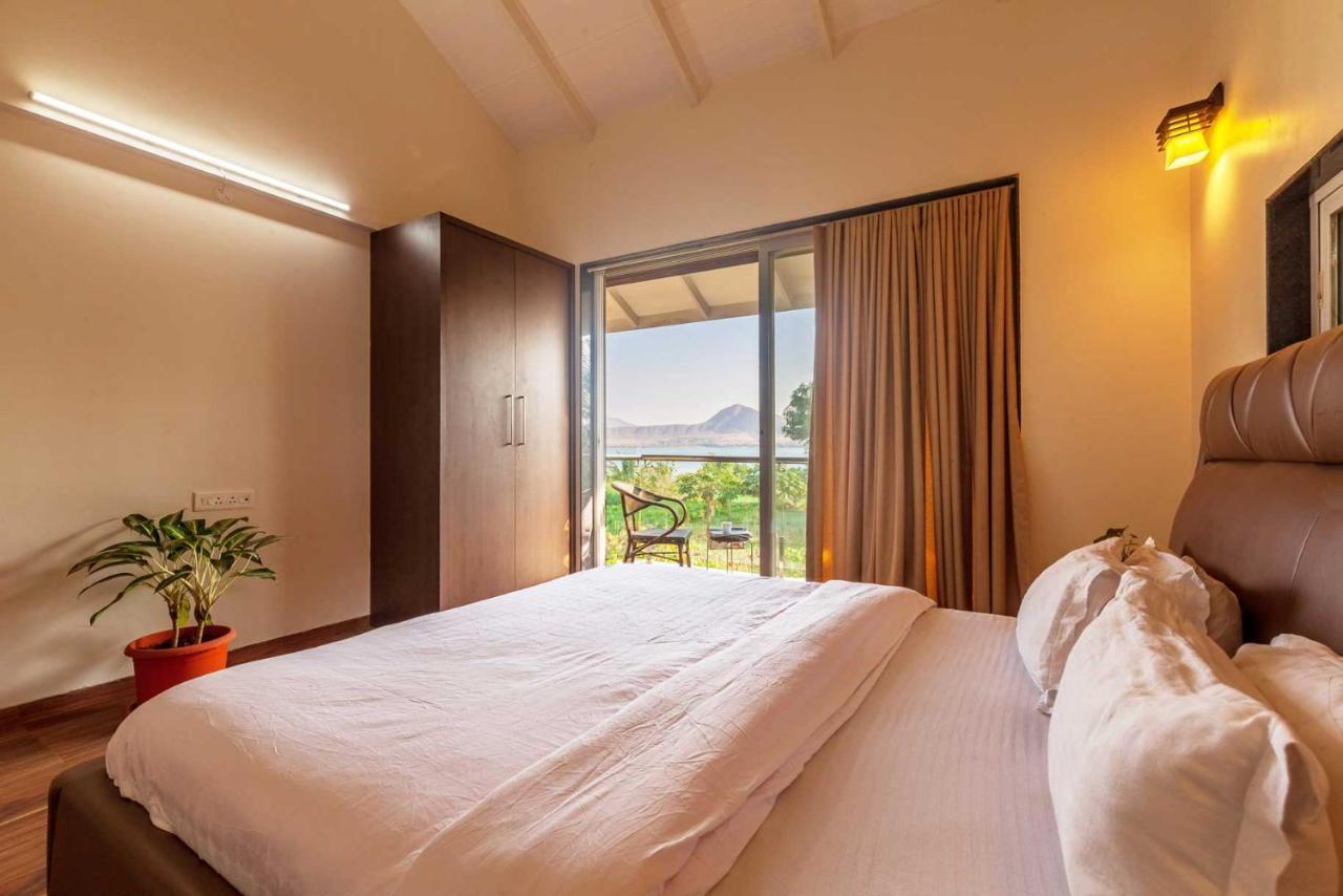 Luna Villa By Stayvista - Lakeside Charm With Terrace, Lush Lawn & Modern Decor Nashik Zewnętrze zdjęcie