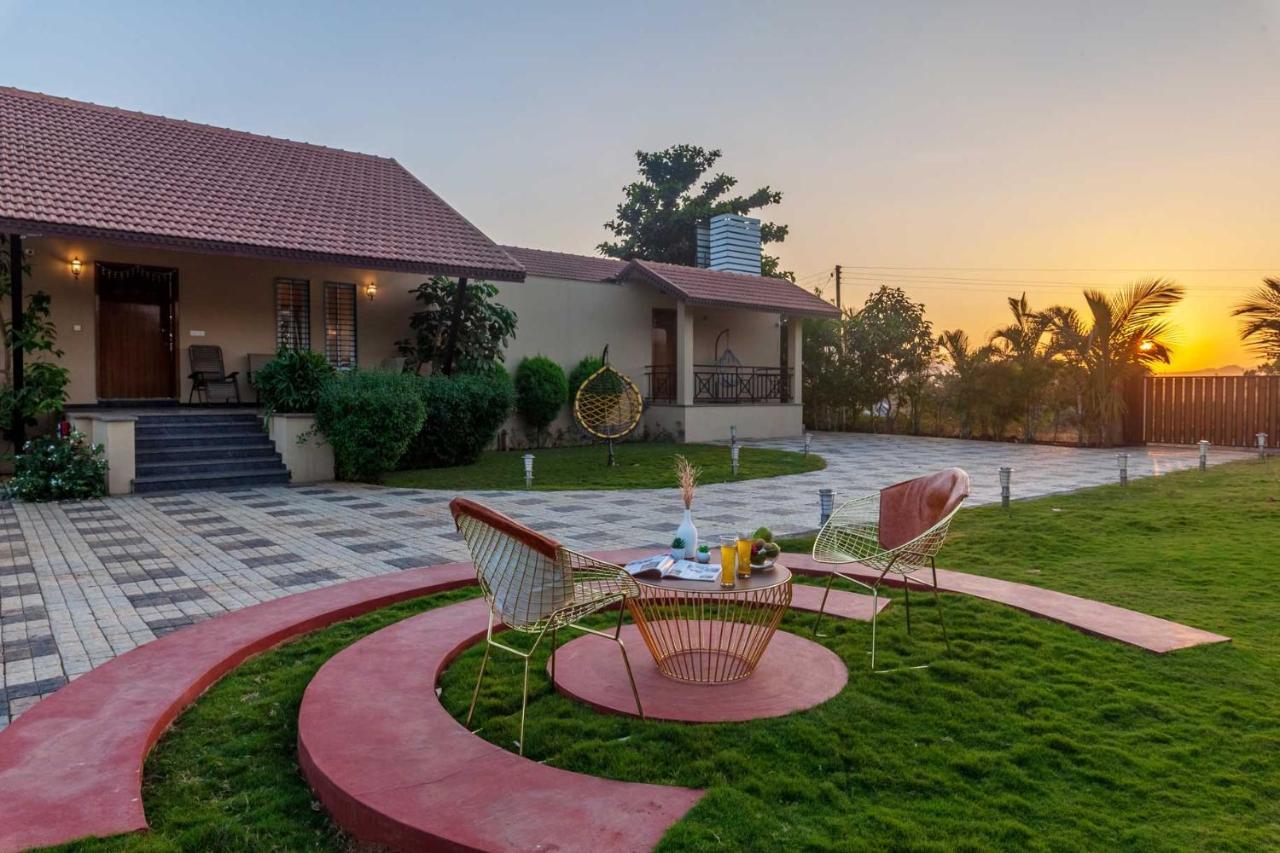Luna Villa By Stayvista - Lakeside Charm With Terrace, Lush Lawn & Modern Decor Nashik Zewnętrze zdjęcie